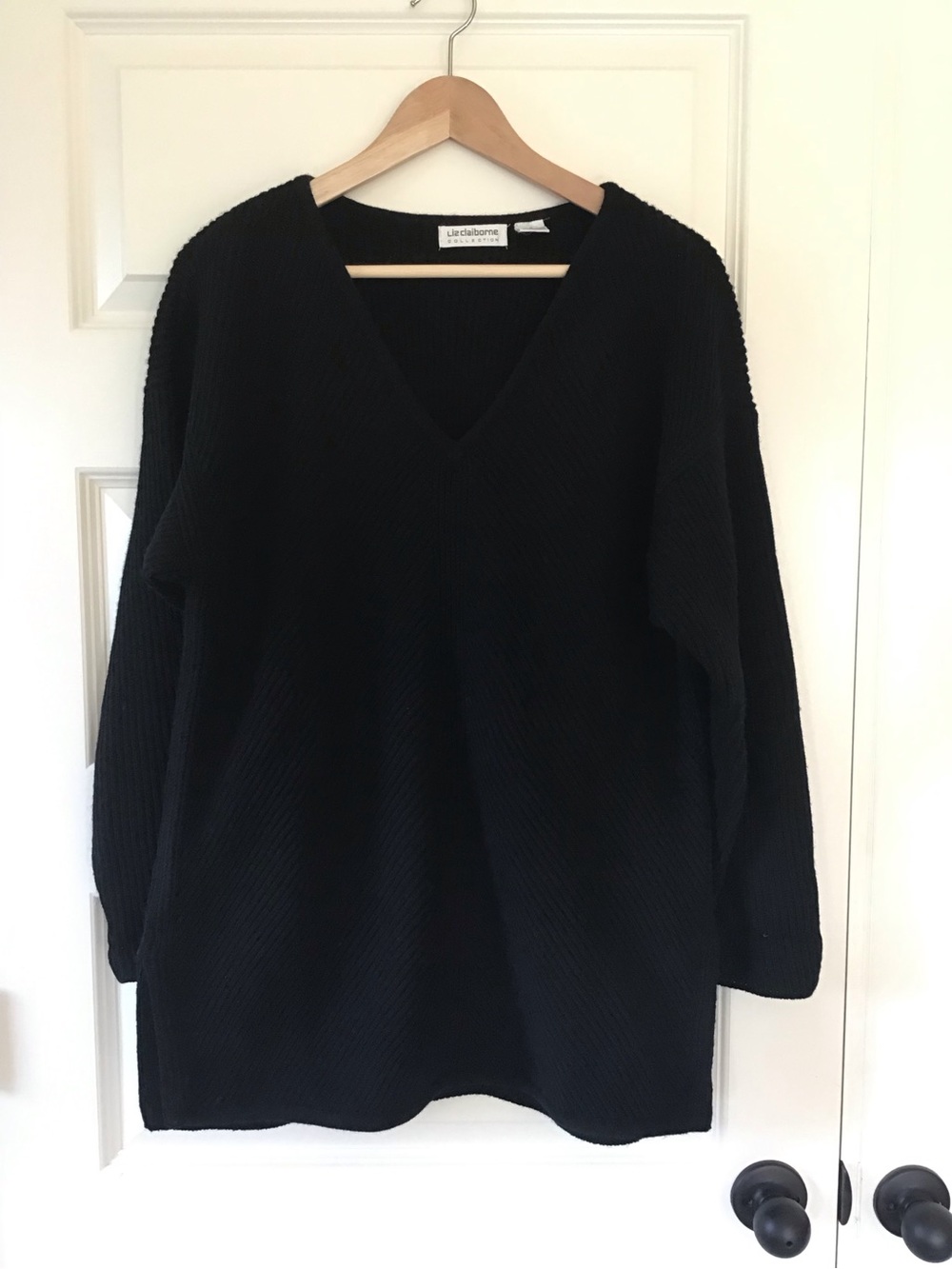 Liz Claiborne Black V-Neck Oversized Knit Sweater 100% merino wool